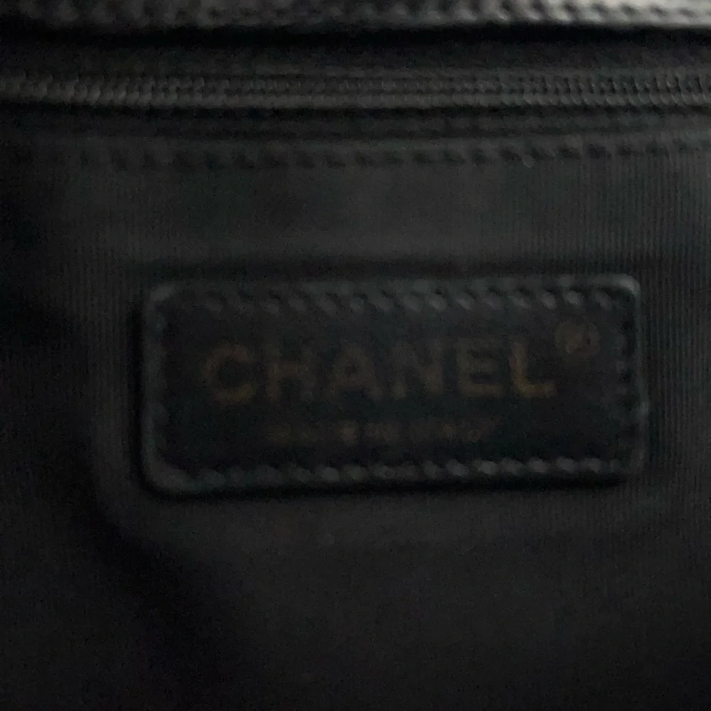 🖤💛Stunning Chanel Boy in large size w/Chanel dust bag and Entrupy COA!🖤